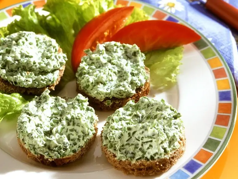 Bärlauchquark auf Brot