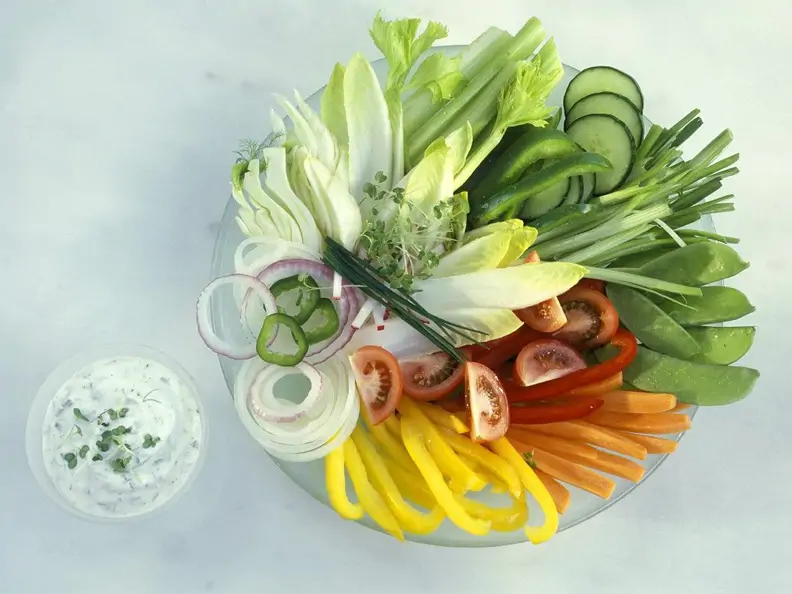 Buntes Gemüse mit Dip