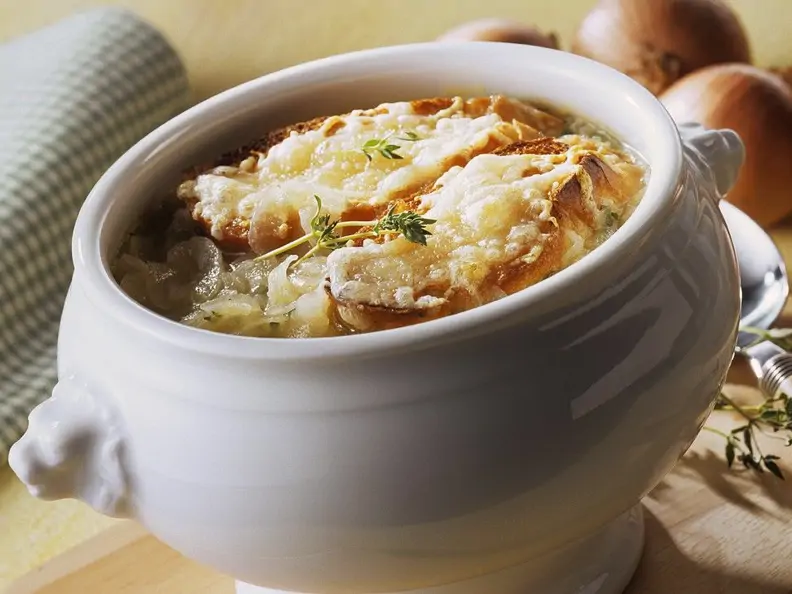 Omas französische Zwiebelsuppe
