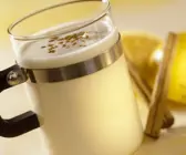 Heiße Eierlikör-Milch