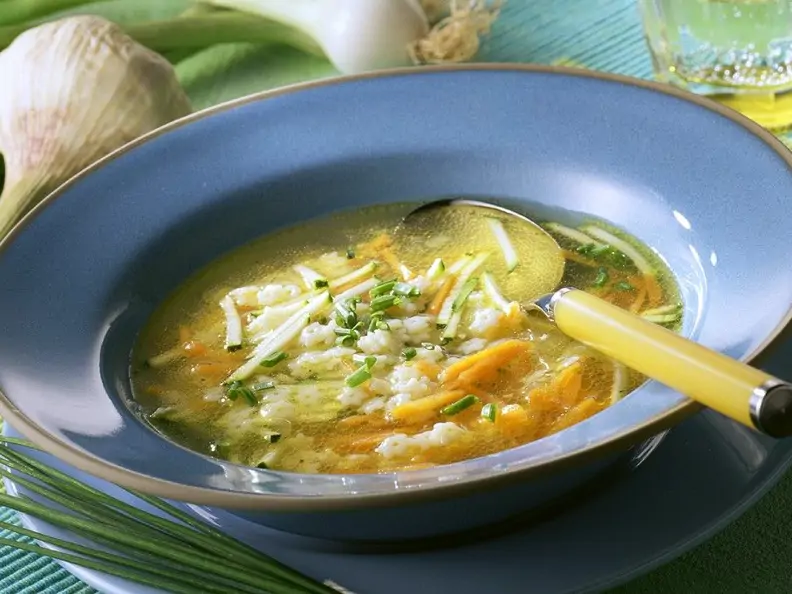 Nudel-Gemüsesuppe