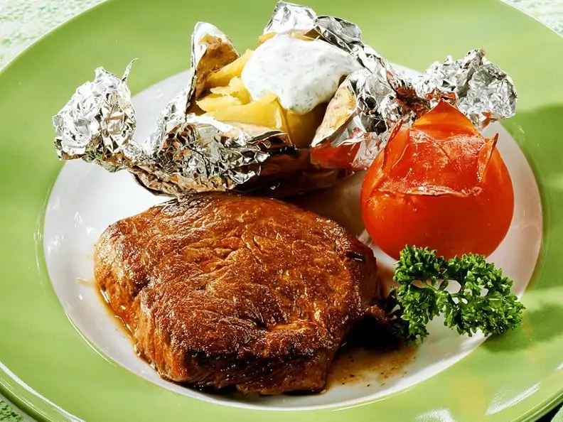 Steak mit Folienkartoffel