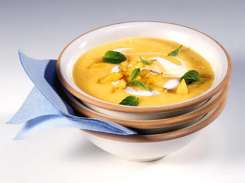 Omas Kartoffelsuppe mit Möhren