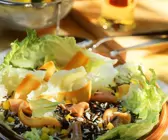 Reissalat mit Räucherlachs