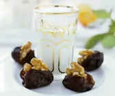 Mandelmilch mit Datteln