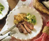 Rinderfilet mit Rosenkohl und Bratkartoffeln