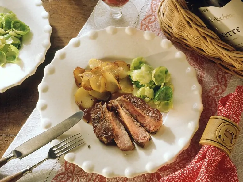 Rinderfilet mit Rosenkohl und Bratkartoffeln