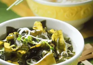 Suppe mit Seetang