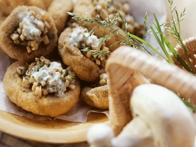 Paniete Champignons mit Füllung