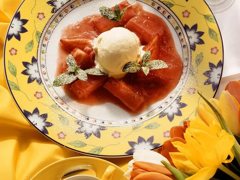 Rhabarberkompott mit Erdbeeren