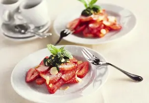 Erdbeeren mit süßem Pesto