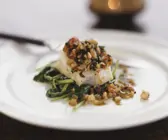 Kabeljau mit Shrimps auf Spinat