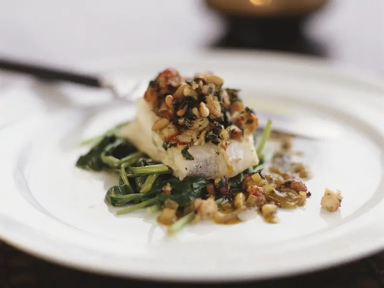 Kabeljau mit Shrimps auf Spinat