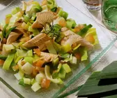 Lauch-Tomaten-Salat mit Forelle