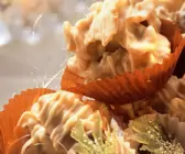 Knusperpralinen mit weißer Schokolade
