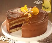 Orangen-Glühwein-Torte mit Zimt-Kirschen und Schokoladensahne