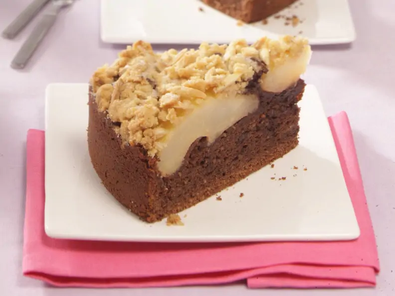 Schoko-Birnenkuchen mit Kardamom und Zimtstreuseln