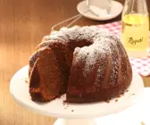 Schoko-Spekulatiuskuchen mit gerösteten Cashewkernen