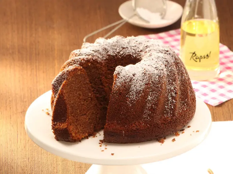 Schoko-Spekulatiuskuchen mit gerösteten Cashewkernen