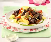 Wildschweinragout mit Morcheln und Estragon-Orangenöl
