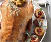 Gefüllter Gänsebraten mit Bratäpfeln