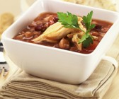 Scharfe Hühnchensuppe mit Hülsenfrüchten