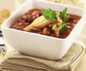 Scharfe Hühnchensuppe mit Hülsenfrüchten