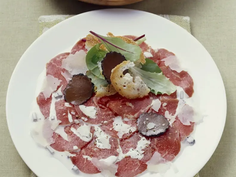 Carpaccio vom Rind mit Parmesan und Trüffel