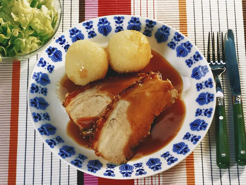 Schweinebraten mit Knödeln