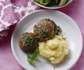 Kräuter-Buletten mit Püree