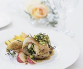 Hähnchen-Pistazien-Roulade