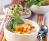 Kürbissuppe mit Apfel und Croutons