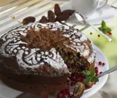 Nusskuchen mit Trockenfrüchten