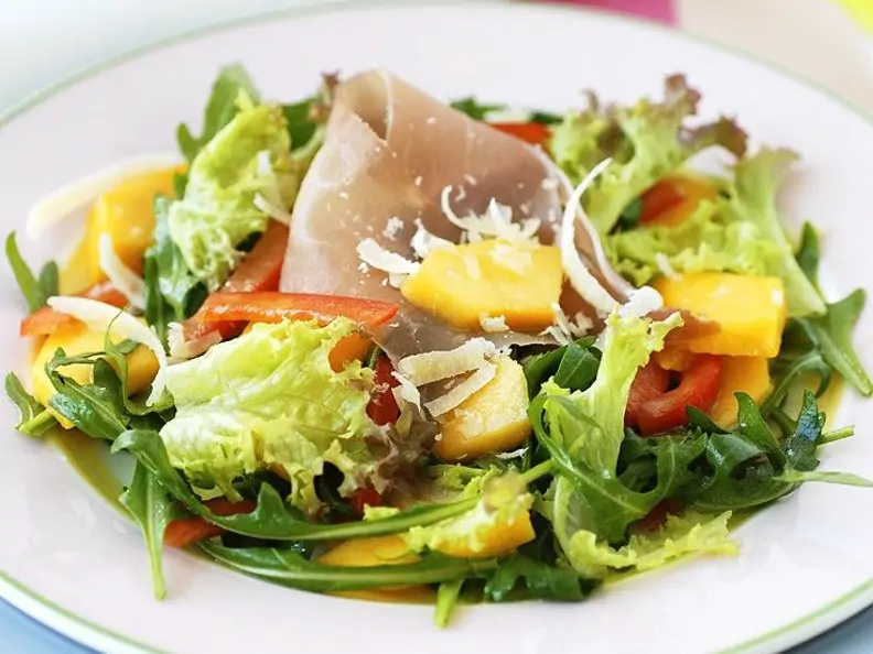 Gemischter Salat mit Schinken