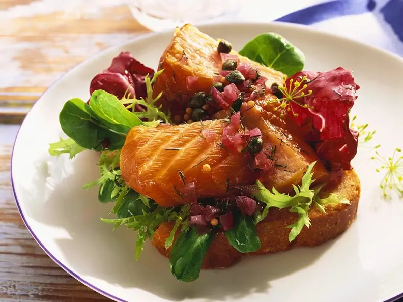 Räucherlachs auf Brot
