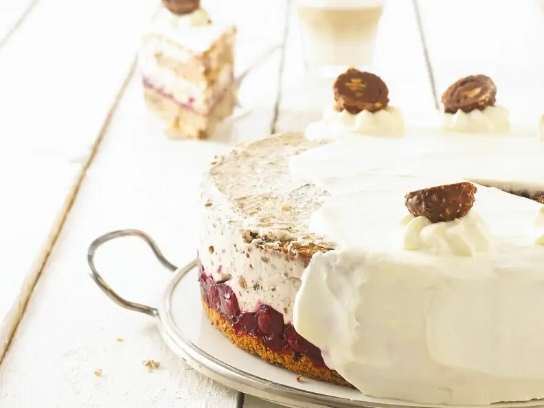 Kirschtorte mit Nusssahne