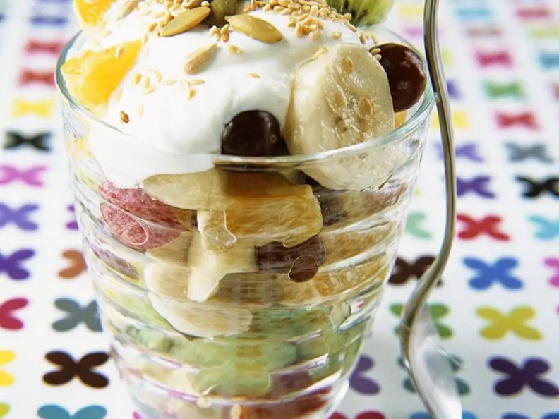 Kerniger Obstsalat mit Joghurt