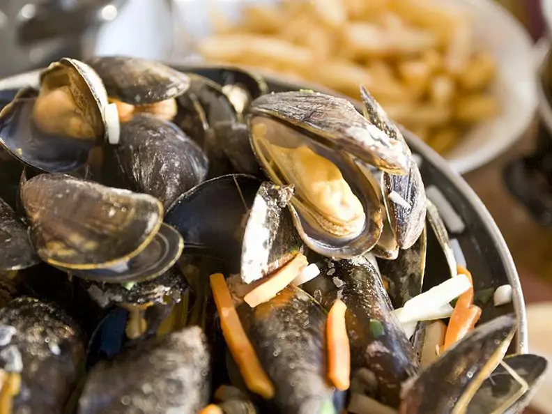 Miesmuscheln mit Pommes frites