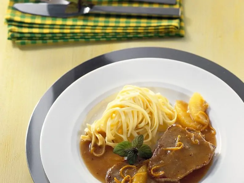 Kalbfleisch in Orangensauce