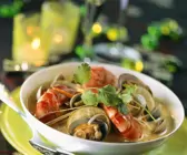 Muschelsuppe mit Garnelen