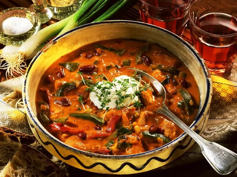 Paprikasuppe mit Hähnchen