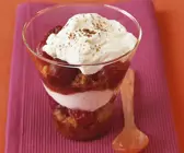 Schichtdessert mit Kirschen und Lebkuchen