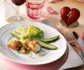 Gefüllte Räucherlachsröllchen