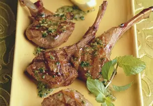 Lammkoteletts mit Minzsauce