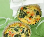 Mini-Spinatquiches mit Tomaten