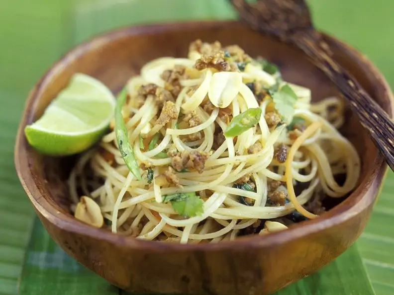 Pasta mit Grieben und Nüssen