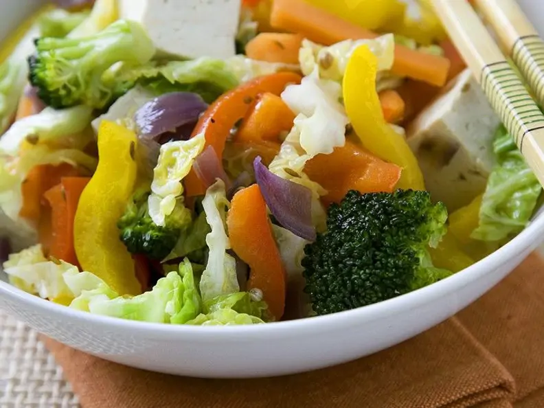 Tofu-Gemüse aus dem Wok