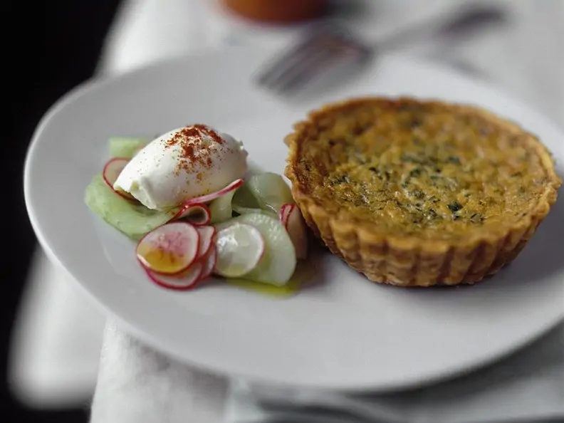 Pikantes Törtchen mit Gurkensalat