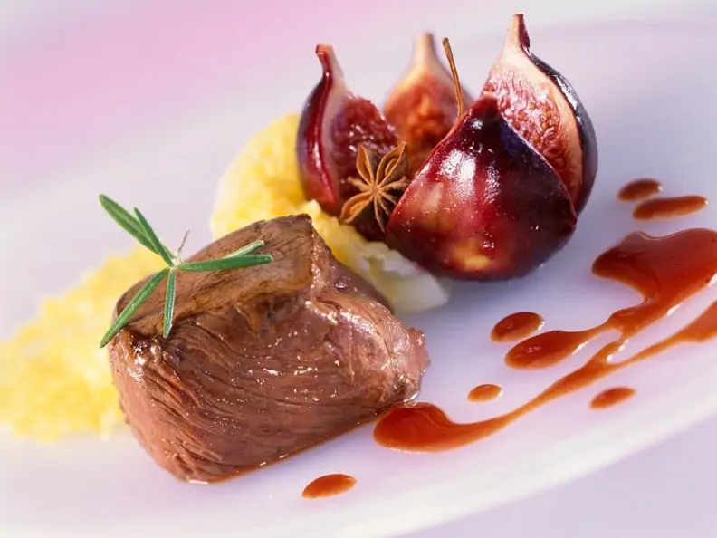 Medaillon vom Rehrücken mit Feigensauce