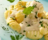 Kartoffelgnocchi mit Käsesauce